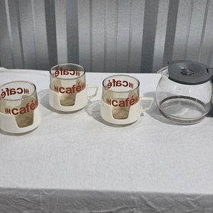 Lote anterior: Juego de 3 Tazas de Vidrio con "Café" y Cafetera Transparente