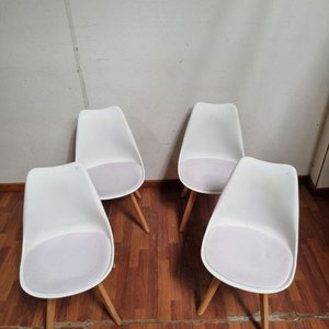 Juego de 4 Sillas Blancas con Asiento Acolchado y Patas de Madera Clara - imagen 2