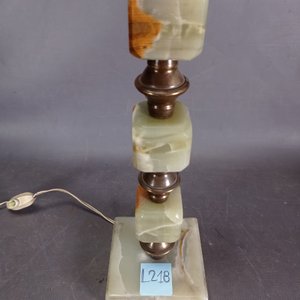 Lámpara de Mesa Ónix y Bronce con Base Cuadrada - imagen 4
