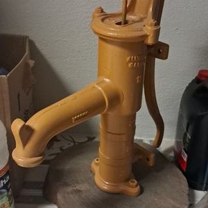 Lote anterior: Bomba de Agua Antigua de Hierro Fundido con Base de Madera