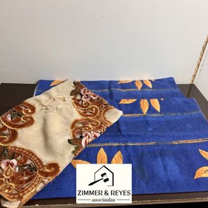 Dos Fundas de Almohadones y Mantelito con Bordados y Estampado Floral - imagen 2