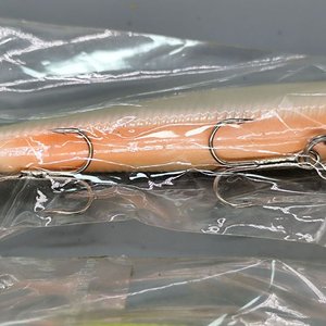 Lote de 3 Señuelos de Pesca Tipo Minnow con Babero y Anzuelos - imagen 3
