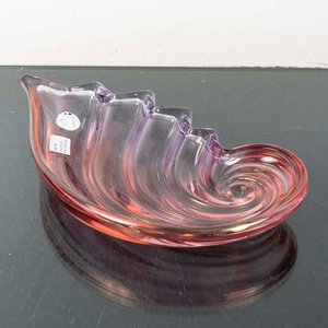 Lote siguiente: Centro de Mesa Art Deco Vidrio Rosado Forma de Ala