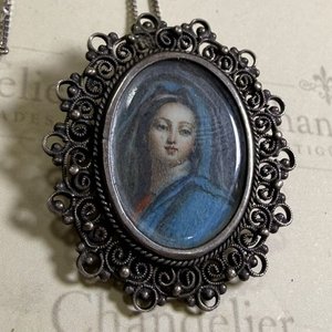 Colgante Filigrana con Retrato Femenino y Cadena - imagen 3