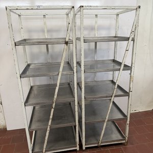 Lote anterior: Dos Estanterías Metálicas con Bandejas de Acero Inoxidable