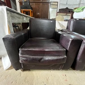Lote anterior: Par de Sillones Individuales Tapizados Marrones con Detalle en Costura