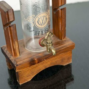 Dispensador de Whisky de Vidrio con Soporte de Madera - imagen 2