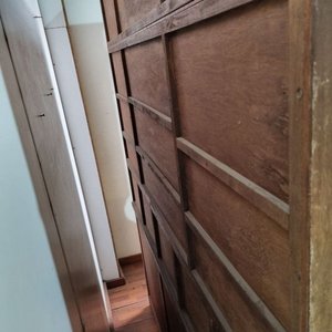 Importante Modular Vajillero de Madera Maciza con Puertas y Cajones - imagen 4