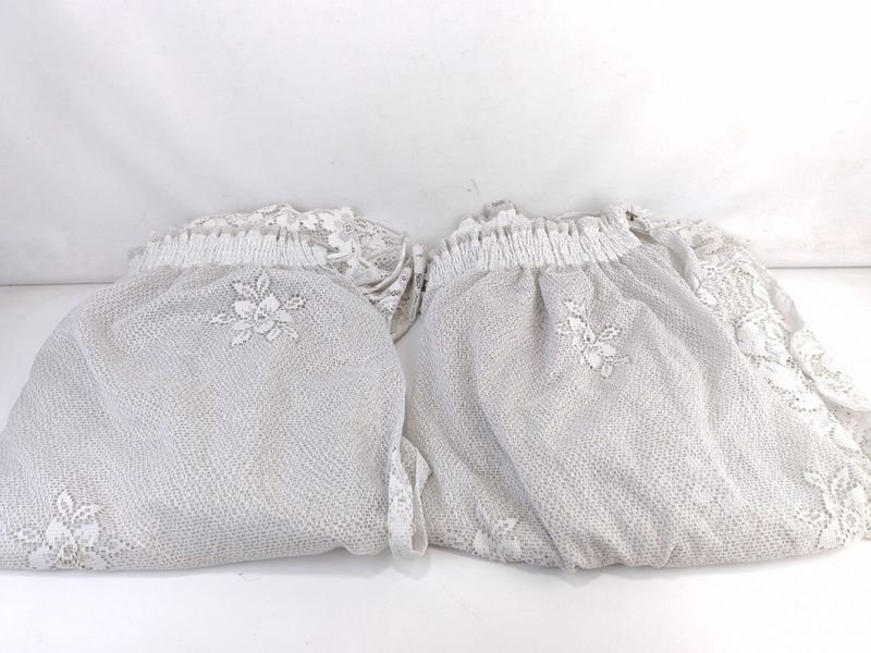 Paños de cortinas blancos con encaje y bordado - imagen 1