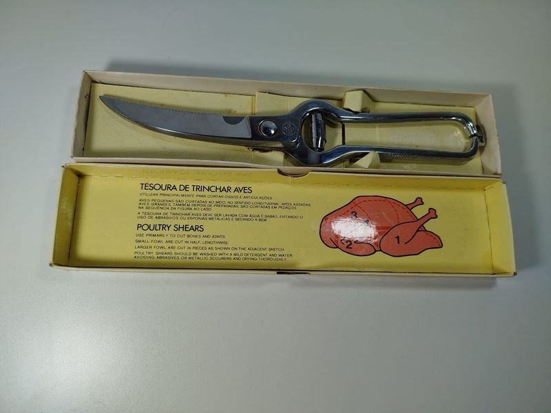 Tijeras de cortar pollo marca Mondial en metal - imagen 3