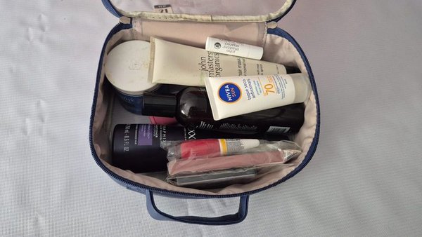 Conjunto de productos de belleza y cuidado personal - imagen 4