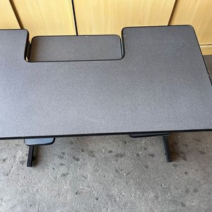 Escritorio Negro con Silla Azul y Reposapiés - imagen 2