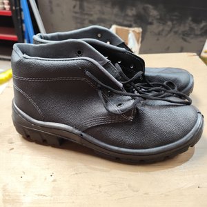 Lote siguiente: Lote de 3 Pares de Zapatos de Trabajo Negros Nuevos