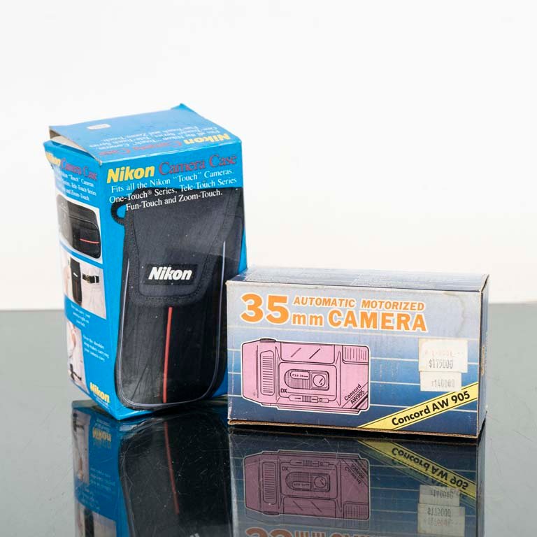 Lote anterior: Cámara Nikon 35mm y funda en caja