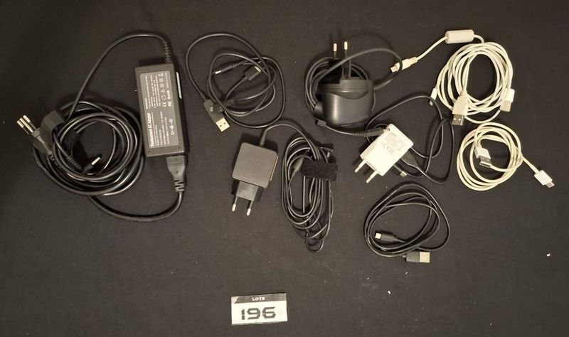 Lote de Cargadores, Adaptadores y Cables de Alimentación Varios