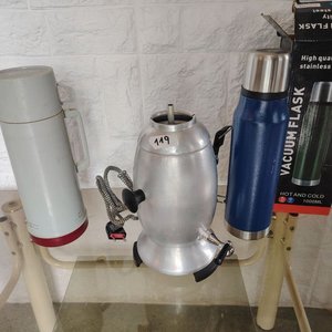 Lote de Cafetera Eléctrica Vintage y Dos Termos - imagen 2