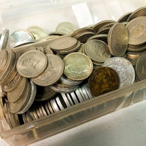 Lote de Monedas Variadas en Caja Plástica - imagen 3