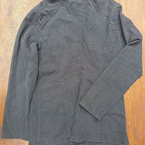 Lote de Ropa Femenina: Chaqueta, Musculosas, Canguro, Short y Más - imagen 13