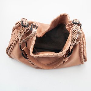 Cartera Bottega Veneta de Cuero Rosa con Detalles Trenzados - imagen 3
