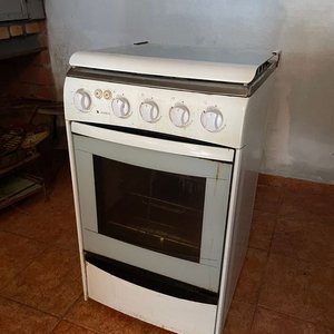 Lote anterior: Cocina a Gas Blanca con Válvula, 4 Hornallas