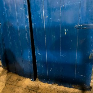 Portón Doble de Madera Azul Estilo Medio Punto - imagen 4