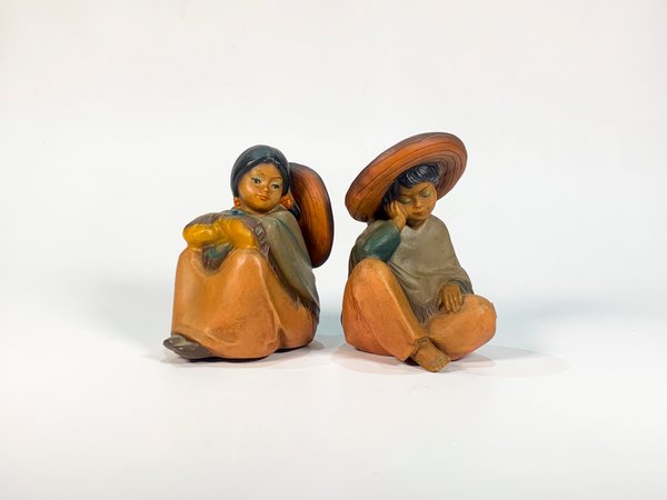 Pareja de Figuras Mexicanas Sentadas, Dama y Hombre (20 cm) - imagen 1