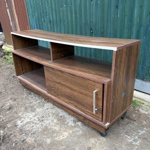 Rack de Madera Marrón con Puerta y Ruedas - imagen 4