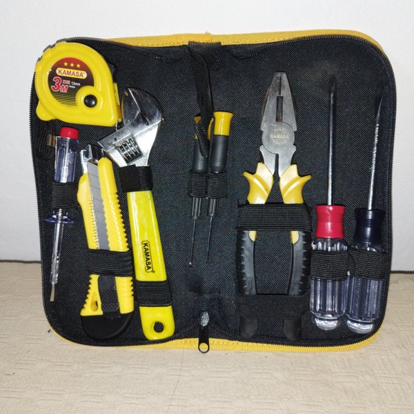 Estuche con nueve herramientas nuevas y de alta calidad
