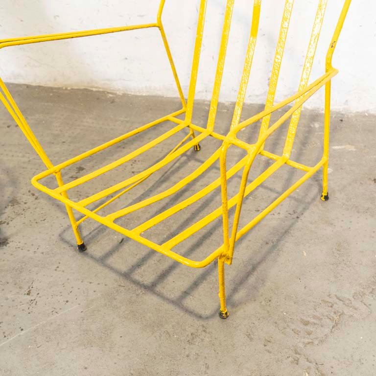 Sillones de exterior en hierro con detalles pintados y almohadones verdes - imagen 2