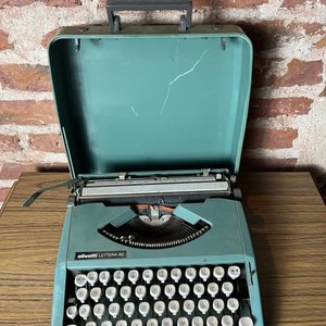 Máquina de Escribir Olivetti Lettera 82 Vintage con Estuche - imagen 2