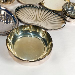 Lote de 9 piezas metálicas: bandejas, coquillas y centros - imagen 4