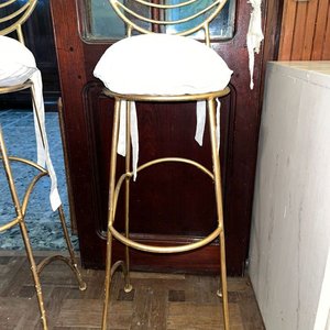 Elegantes Taburetes de Hierro Dorados con Asiento Blanco (Juego de 2) - imagen 2