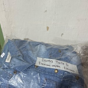 Lote anterior: Lote de Ropa: 2 Camisas Vaqueras Talle S y 2 Blusas