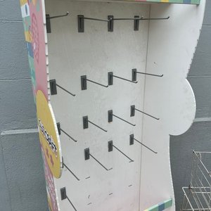 3 Exhibidores: Metal, Madera y con Ganchos - imagen 5