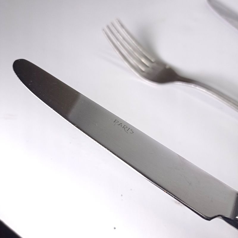 Cuarenta y seis cubiertos marca París: Dieciocho tenedores + Veinticinco cuchillos - imagen 2
