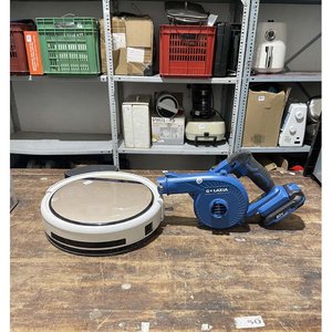 Lote siguiente: Robot Aspiradora con Accesorios y Sopladora