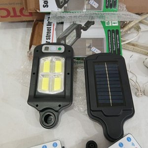 Lote de Iluminación: Focos Solares y Soportes para Dicroicas - imagen 2