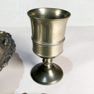 Centro de Mesa Labrado, Plato Inglés y Cáliz de Metal - imagen 2