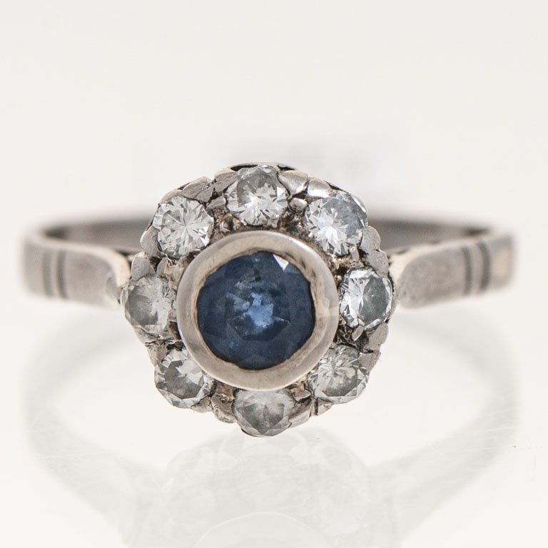 Lote anterior: Anillo de Oro con Zafiro y Brillantes