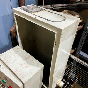 Dos tableros electricos chapa uno de ellos sin tapa - imagen 3