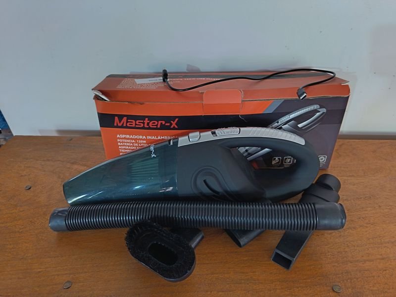 Aspiradora Portátil Master-X 120W USB para Vehículo