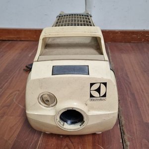 Lote anterior: Aspiradora Electrolux Mondial 1500 Beige y Gris - Requiere Ajuste de Manguera