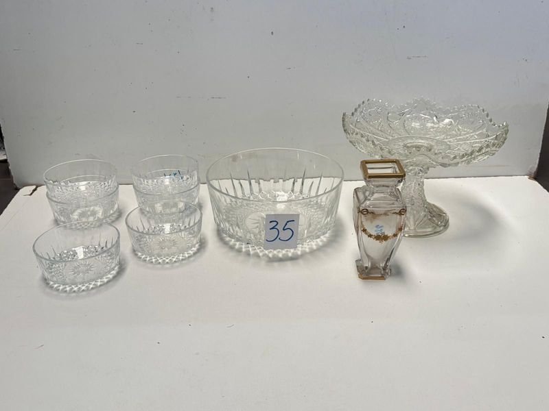 Lote siguiente: Centro de mesa de cristal con florero y 6 platos