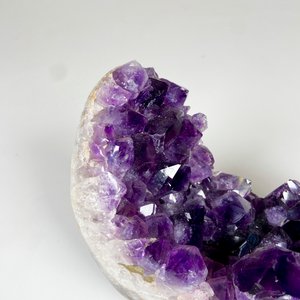 Piedra amatista con base 18 x 12 altura - imagen 4