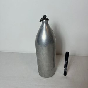 Porrón de Aluminio con Tapa de Bronce - imagen 2