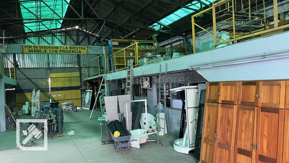Lote de Artículos Varios en Depósito