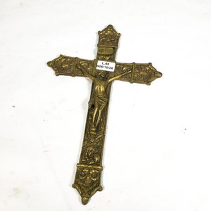 Lote siguiente: Cruz de Bronce con Jesús Crucificado - 26 x 16 cm