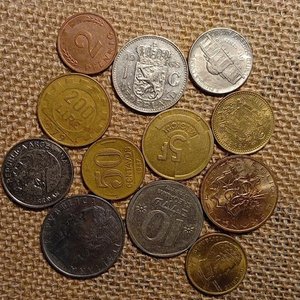 Lote de 12 Monedas Internacionales Variadas - imagen 2