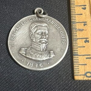 Medalla Conmemorativa Dr. Luis Alberto de Herrera y Brigadier Gral. Manuel Oribe - Partido Nacional - imagen 2