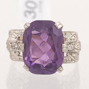 Lote siguiente: Anillo de Oro 18k y Plata con Amatista y Diamantes